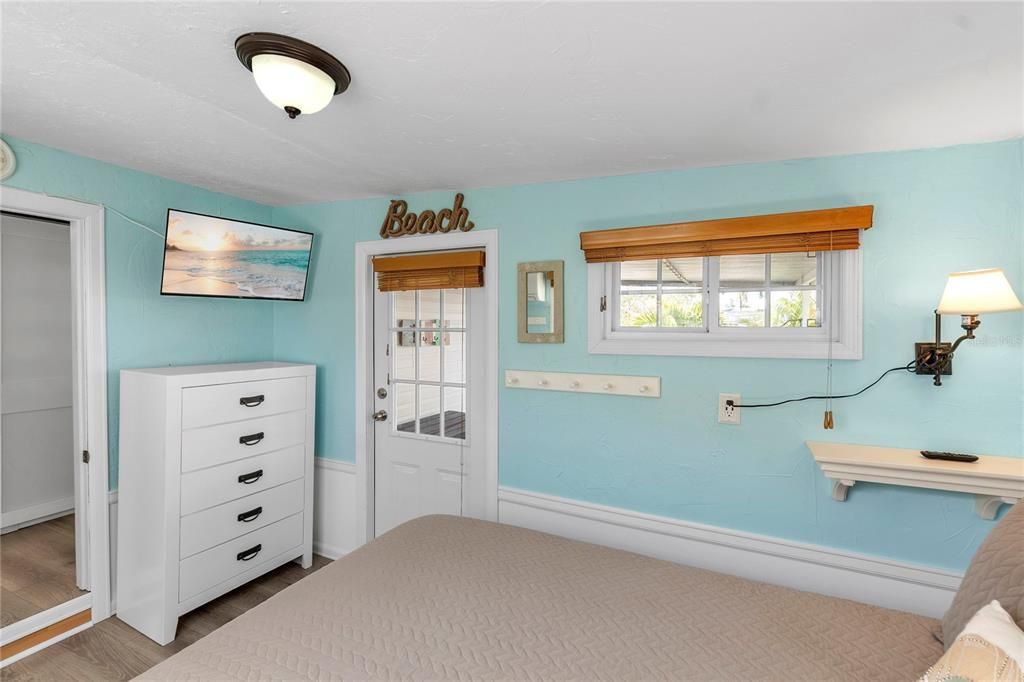 For Sale: $315,000 (2 beds, 1 baths, 412 Square Feet)