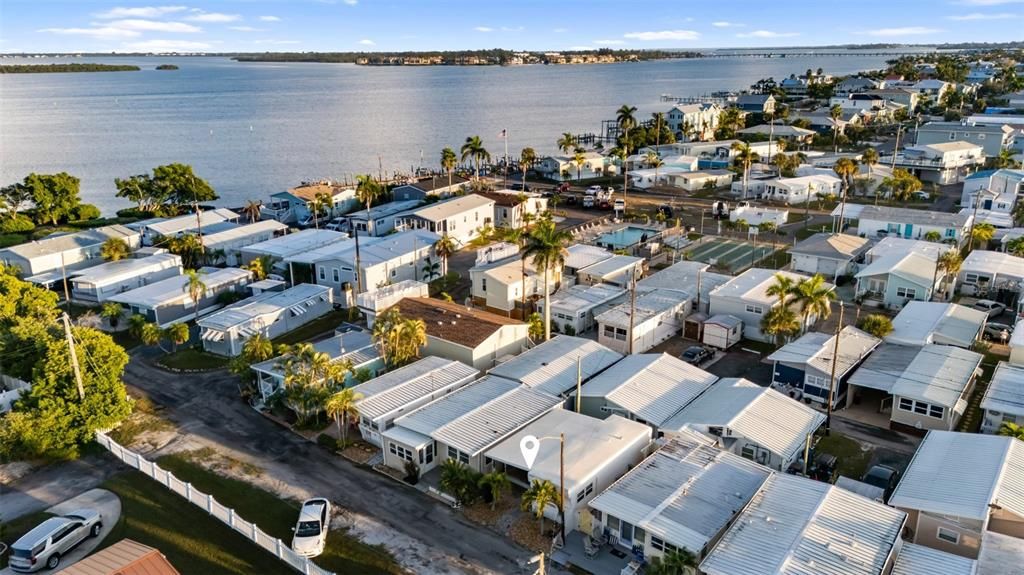 For Sale: $315,000 (2 beds, 1 baths, 412 Square Feet)