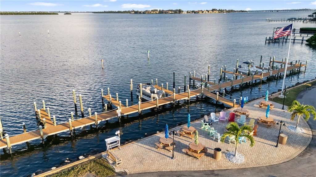 For Sale: $315,000 (2 beds, 1 baths, 412 Square Feet)