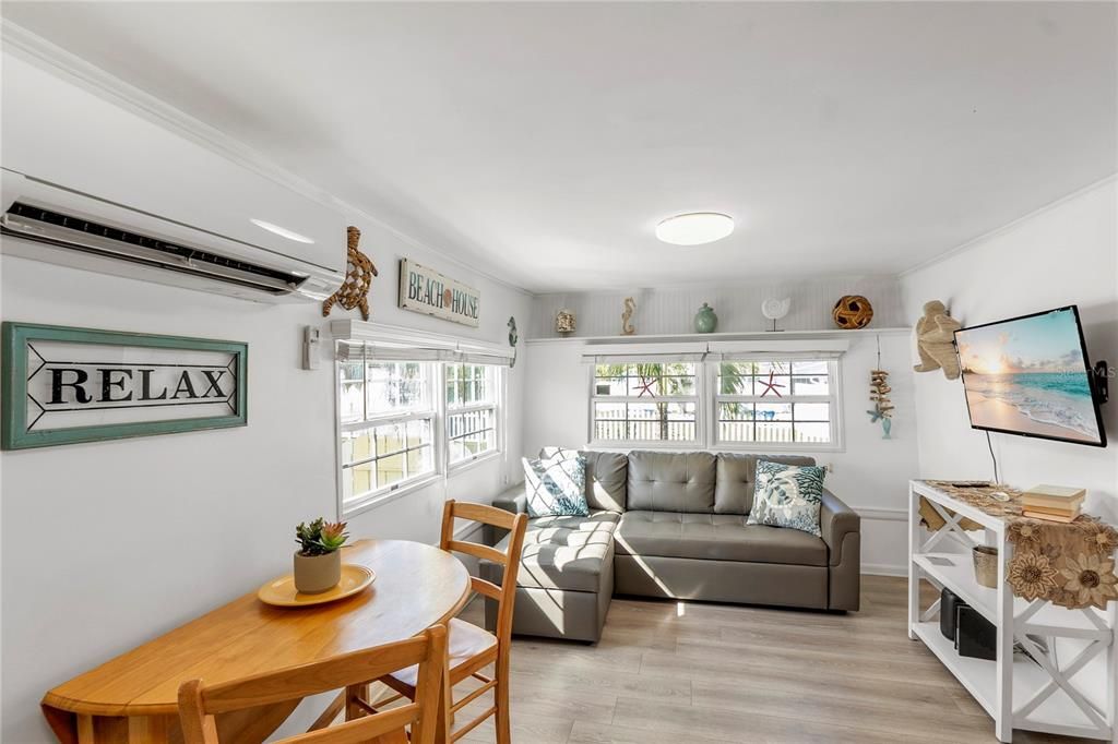 For Sale: $315,000 (2 beds, 1 baths, 412 Square Feet)