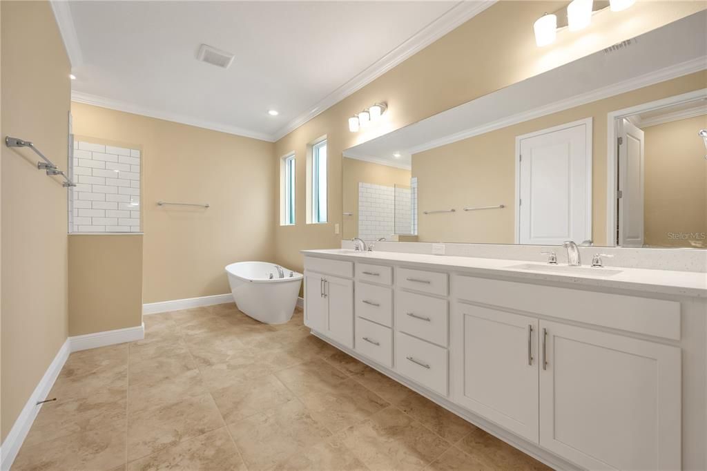 For Rent: $4,500 (6 beds, 4 baths, 4607 Square Feet)