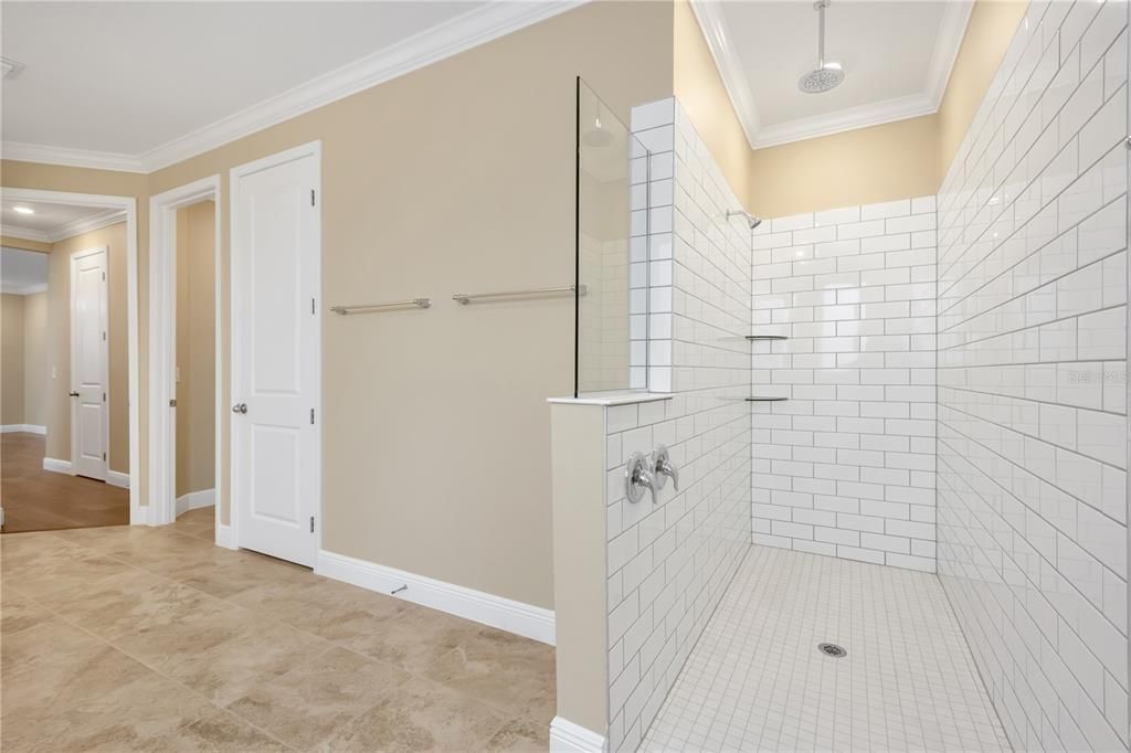 For Rent: $4,500 (6 beds, 4 baths, 4607 Square Feet)