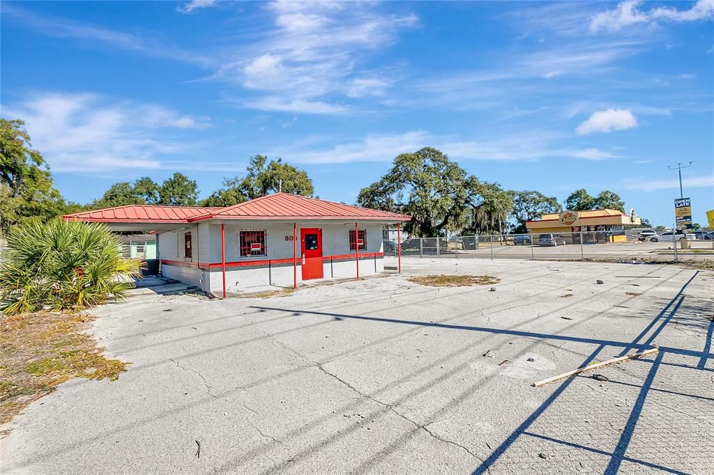 En Venta: $599,000 (0.46 acres)