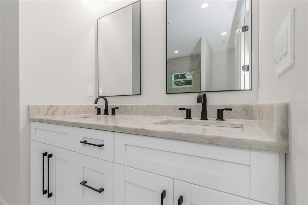 待售: $649,000 (4 贝兹, 2 浴室, 2026 平方英尺)