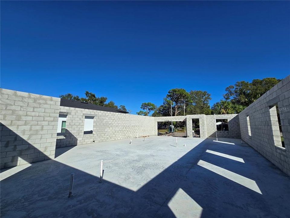 待售: $649,000 (4 贝兹, 2 浴室, 2026 平方英尺)