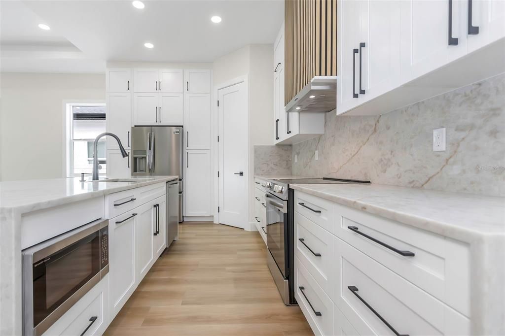 待售: $649,000 (4 贝兹, 2 浴室, 2026 平方英尺)