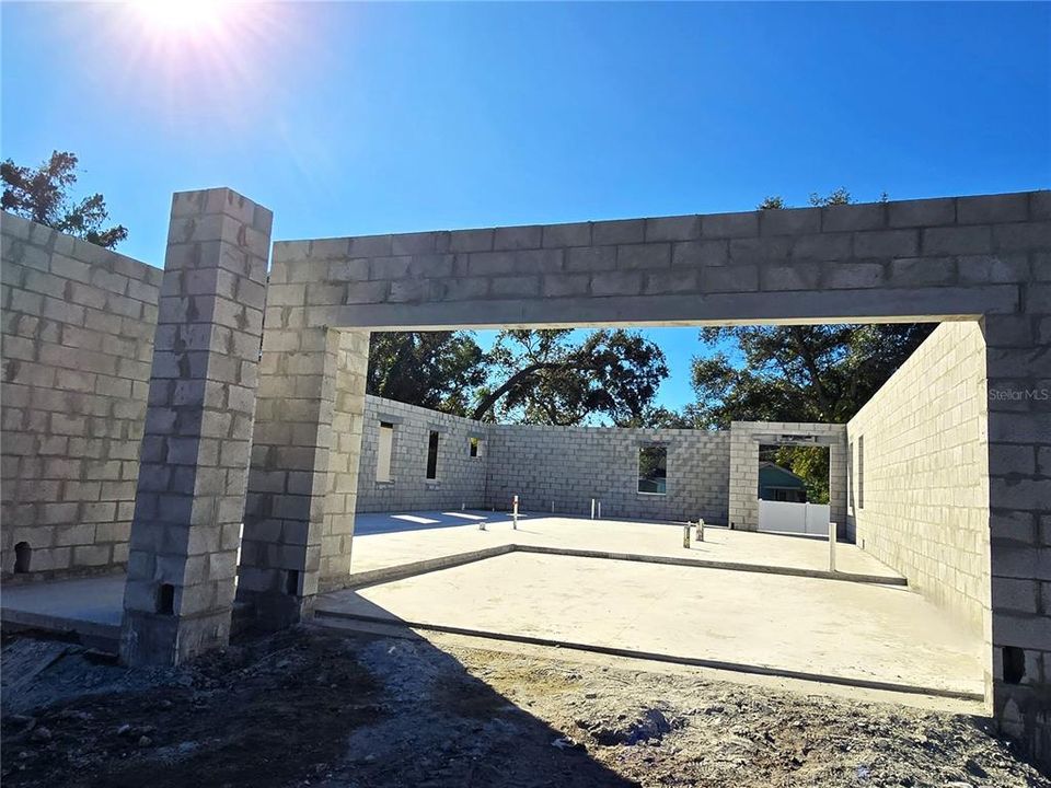 待售: $649,000 (4 贝兹, 2 浴室, 2026 平方英尺)