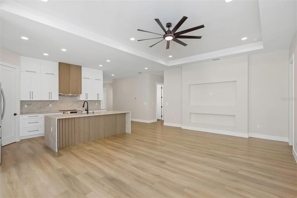 待售: $649,000 (4 贝兹, 2 浴室, 2026 平方英尺)