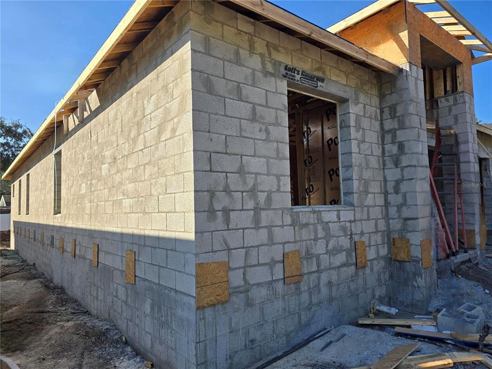 待售: $649,000 (4 贝兹, 2 浴室, 2026 平方英尺)