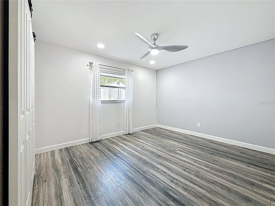 合同活跃: $389,900 (3 贝兹, 2 浴室, 1196 平方英尺)