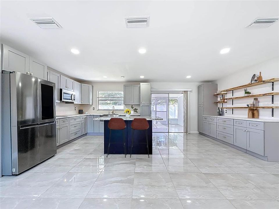 合同活跃: $389,900 (3 贝兹, 2 浴室, 1196 平方英尺)