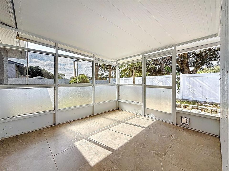 合同活跃: $389,900 (3 贝兹, 2 浴室, 1196 平方英尺)