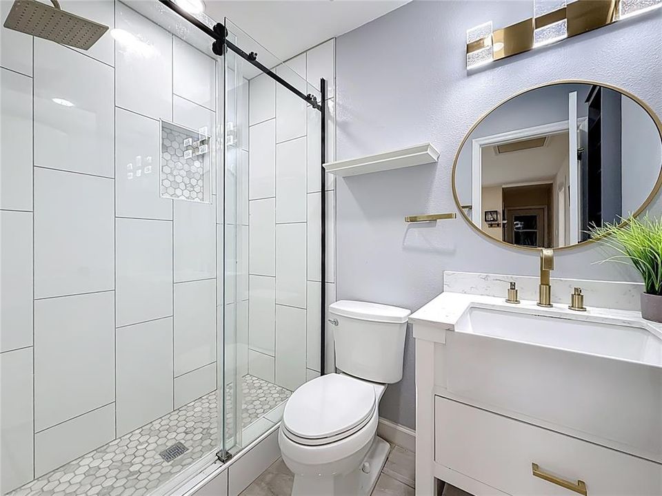 合同活跃: $389,900 (3 贝兹, 2 浴室, 1196 平方英尺)