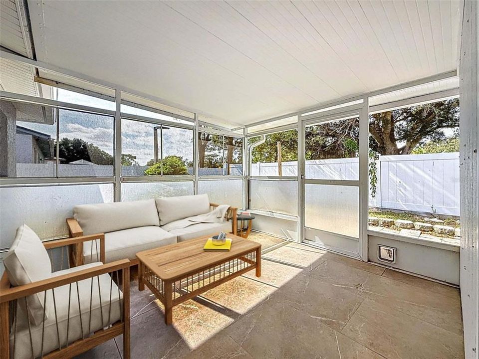 合同活跃: $389,900 (3 贝兹, 2 浴室, 1196 平方英尺)