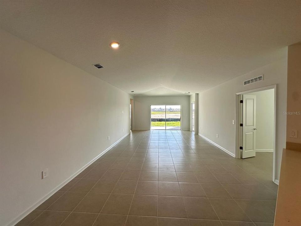 En Renta: $2,499 (4 camas, 2 baños, 1713 Pies cuadrados)