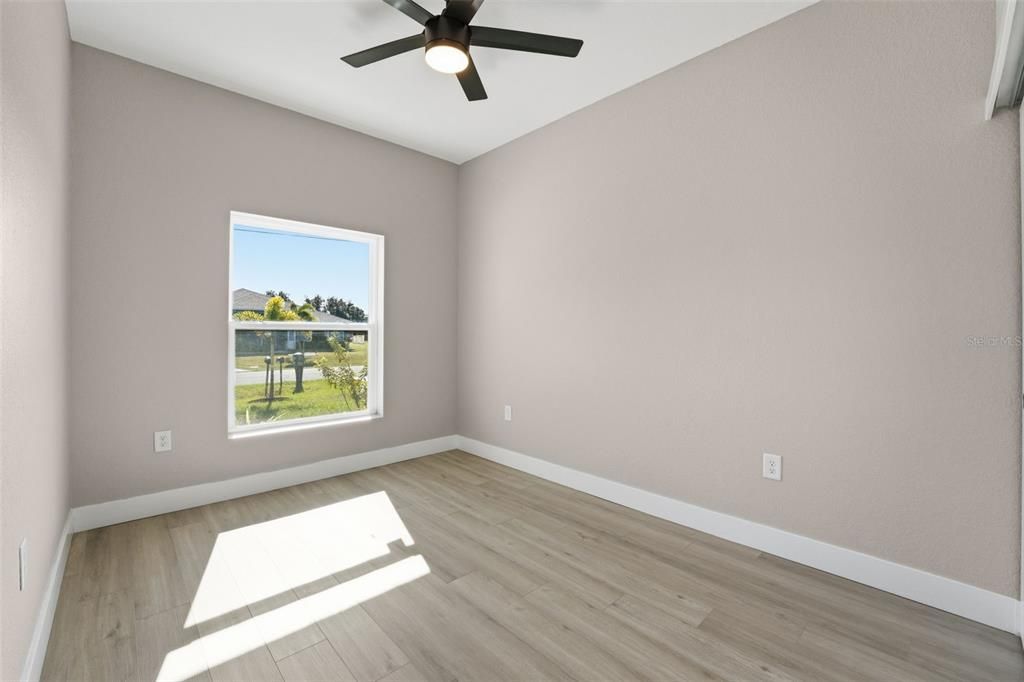 For Sale: $489,000 (6 beds, 0 baths, 2400 Square Feet)