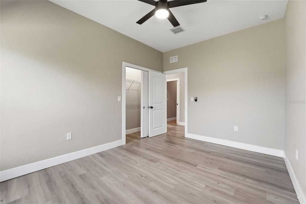 For Sale: $489,000 (6 beds, 0 baths, 2400 Square Feet)