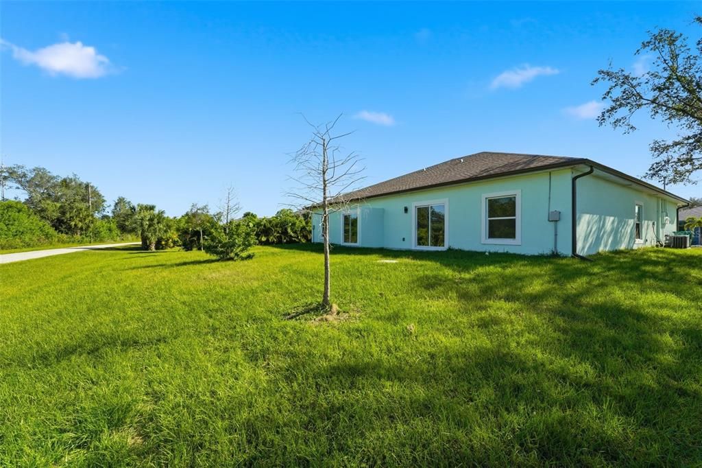 For Sale: $489,000 (6 beds, 0 baths, 2400 Square Feet)