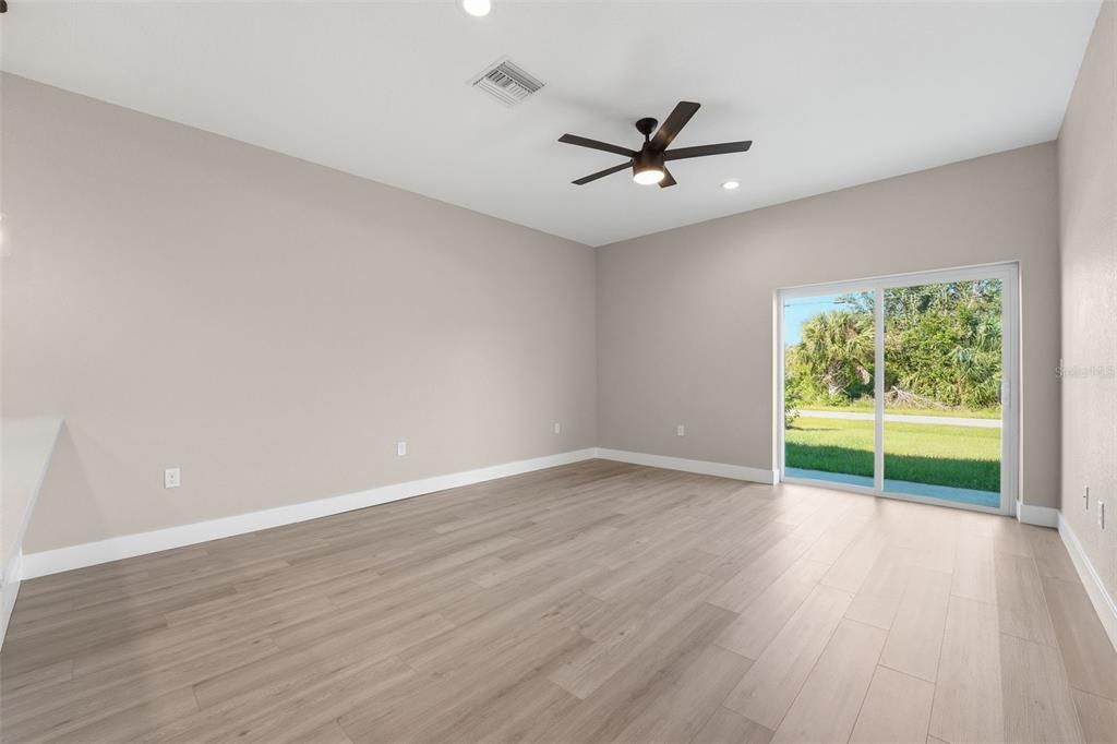 For Sale: $489,000 (6 beds, 0 baths, 2400 Square Feet)