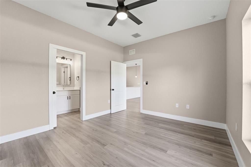 For Sale: $489,000 (6 beds, 0 baths, 2400 Square Feet)