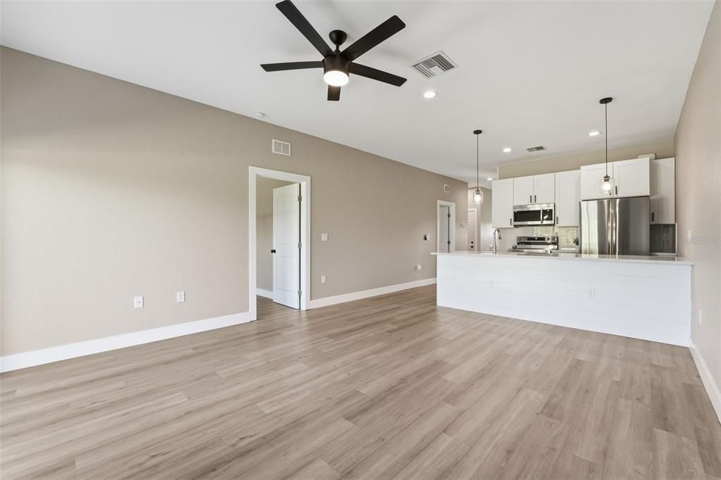 For Sale: $489,000 (6 beds, 0 baths, 2400 Square Feet)