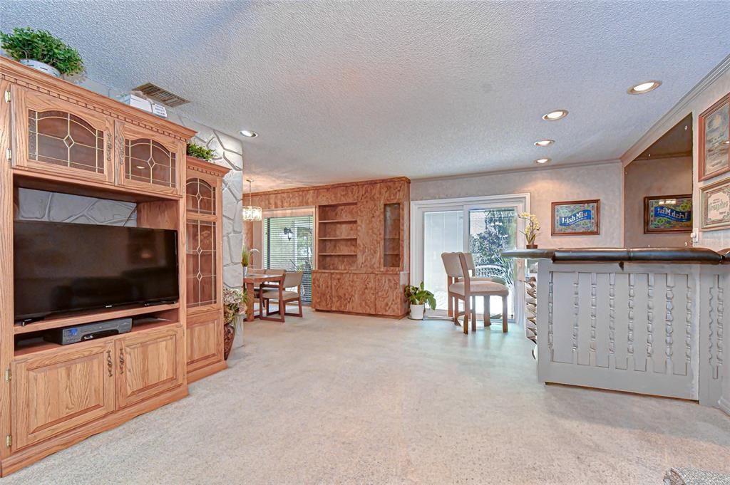 For Sale: $589,000 (3 beds, 2 baths, 2111 Square Feet)