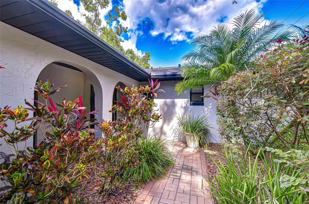 For Sale: $589,000 (3 beds, 2 baths, 2111 Square Feet)