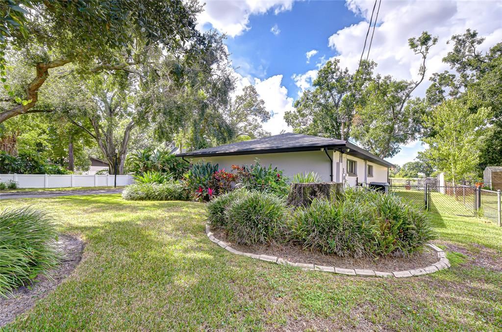 For Sale: $589,000 (3 beds, 2 baths, 2111 Square Feet)