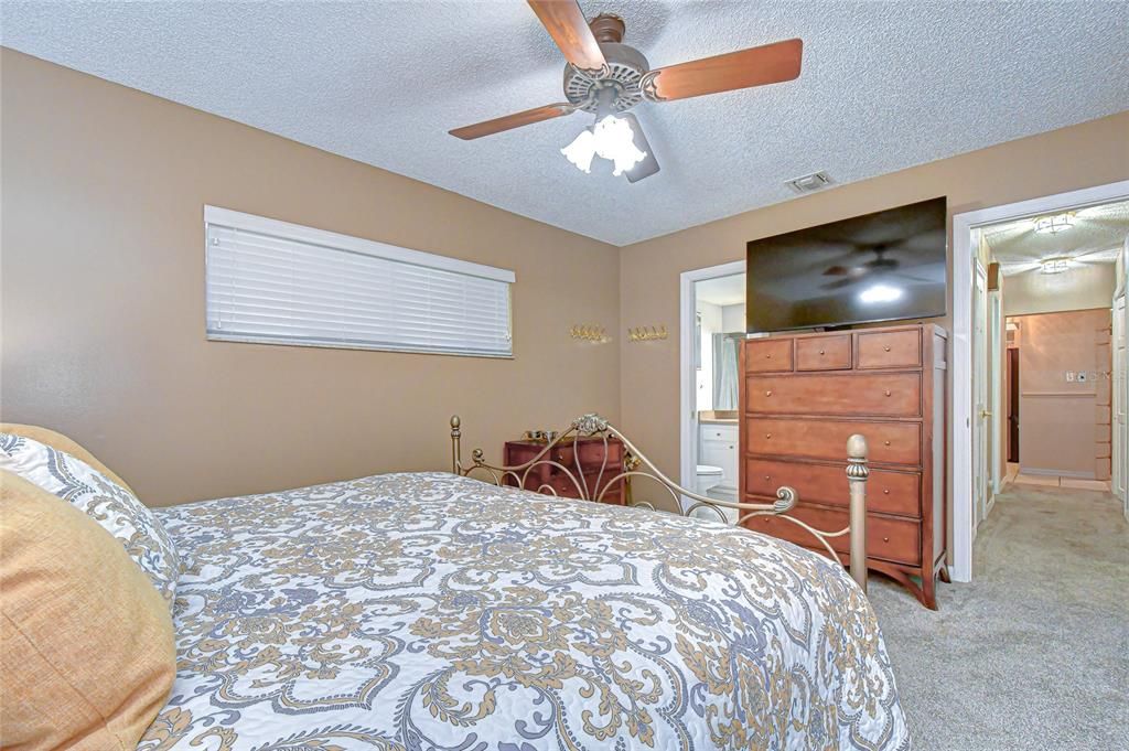 For Sale: $589,000 (3 beds, 2 baths, 2111 Square Feet)