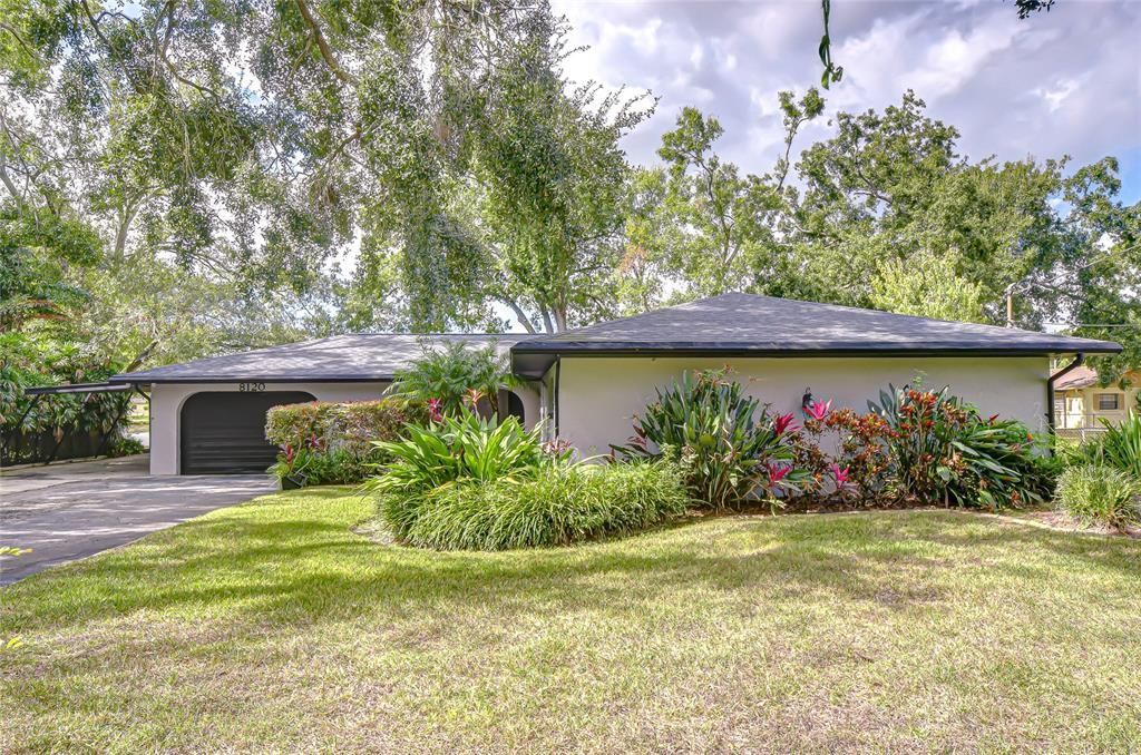 For Sale: $589,000 (3 beds, 2 baths, 2111 Square Feet)