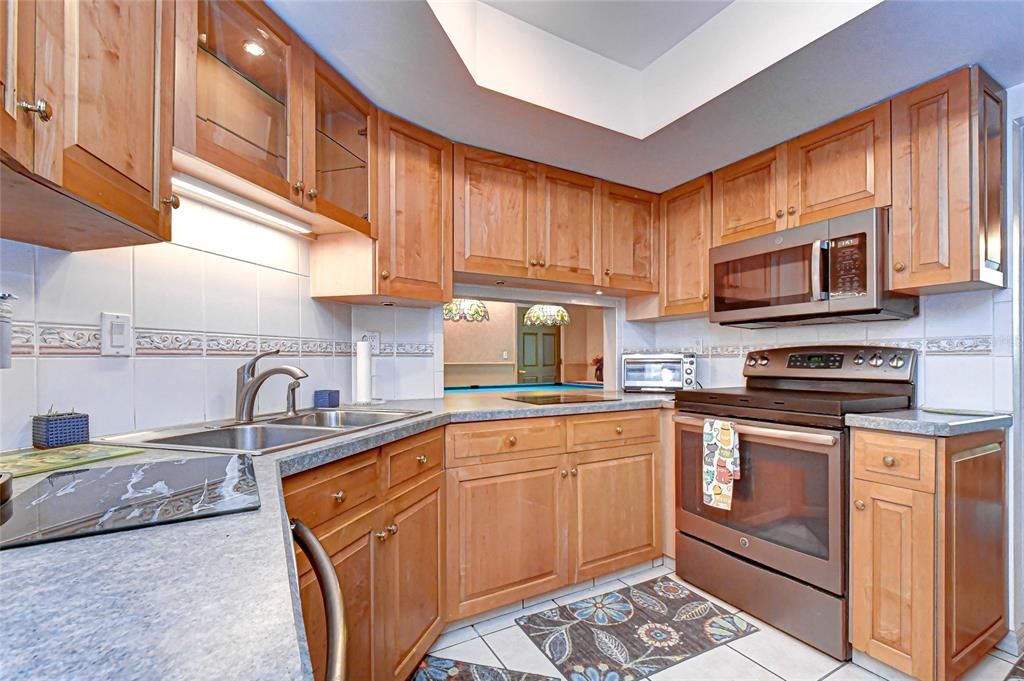 For Sale: $589,000 (3 beds, 2 baths, 2111 Square Feet)