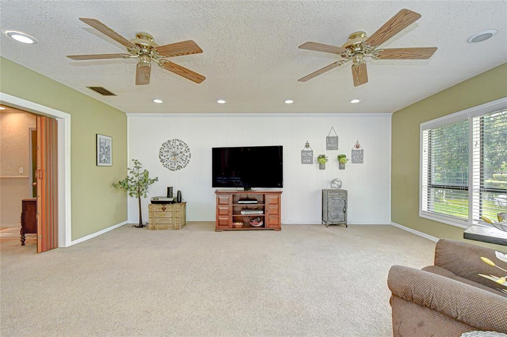 For Sale: $589,000 (3 beds, 2 baths, 2111 Square Feet)