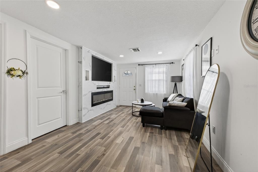 На продажу: $265,000 (3 спален, 2 ванн, 1128 Квадратных фут)