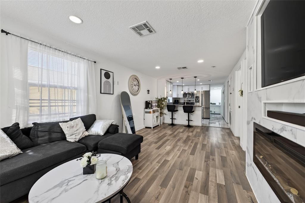 На продажу: $265,000 (3 спален, 2 ванн, 1128 Квадратных фут)