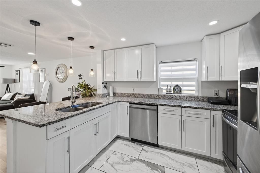 На продажу: $265,000 (3 спален, 2 ванн, 1128 Квадратных фут)