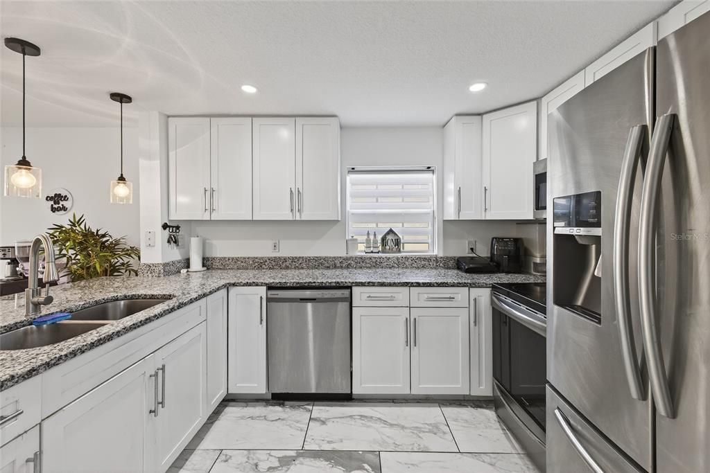 На продажу: $265,000 (3 спален, 2 ванн, 1128 Квадратных фут)