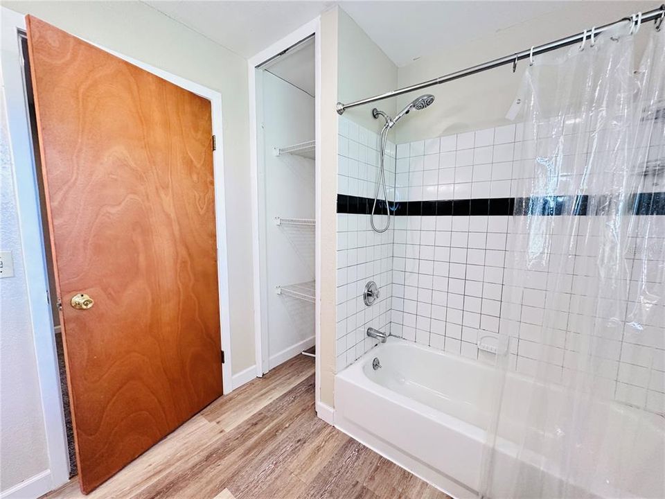 Active With Contract: $575,000 (6 beds, 4 baths, 2926 Square Feet)