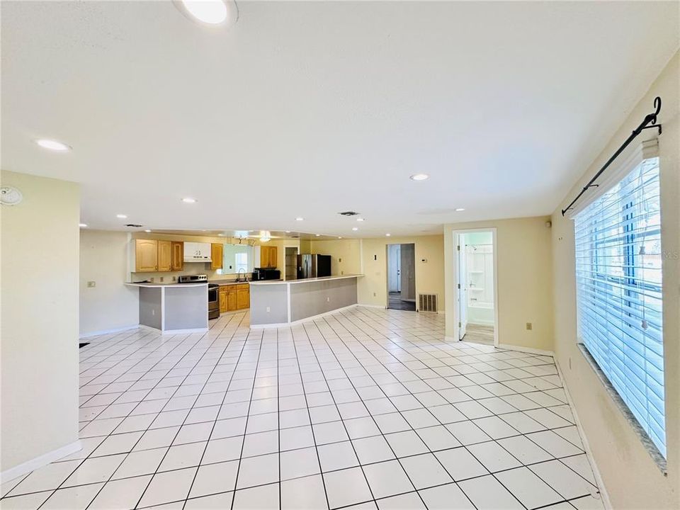 Active With Contract: $575,000 (6 beds, 4 baths, 2926 Square Feet)