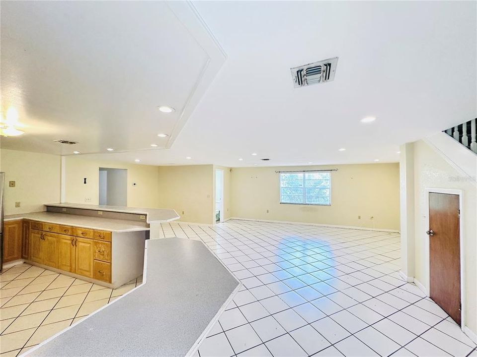 Active With Contract: $575,000 (6 beds, 4 baths, 2926 Square Feet)