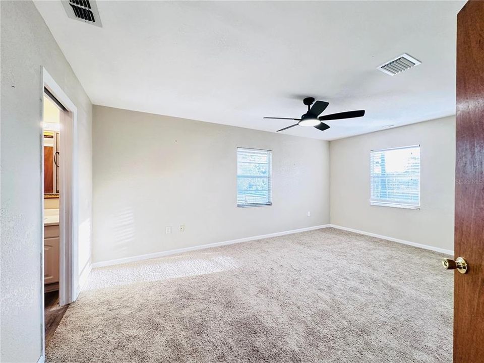 Active With Contract: $575,000 (6 beds, 4 baths, 2926 Square Feet)