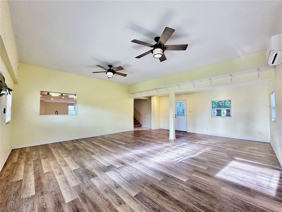 Active With Contract: $575,000 (6 beds, 4 baths, 2926 Square Feet)