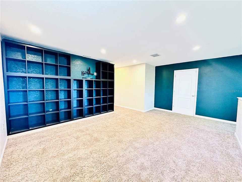 Active With Contract: $575,000 (6 beds, 4 baths, 2926 Square Feet)