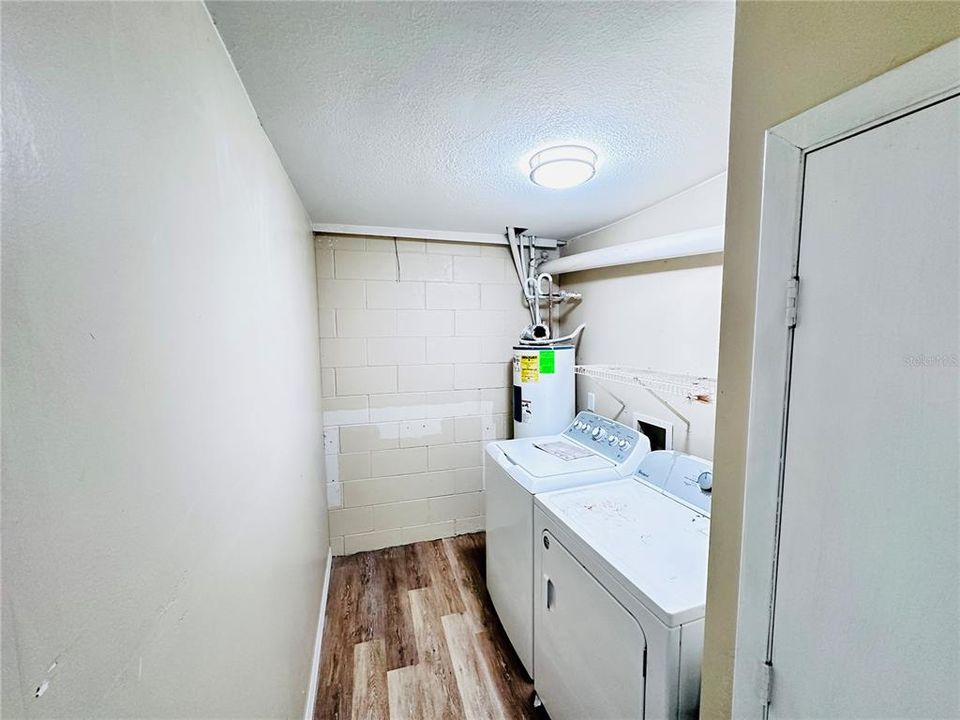 Active With Contract: $575,000 (6 beds, 4 baths, 2926 Square Feet)