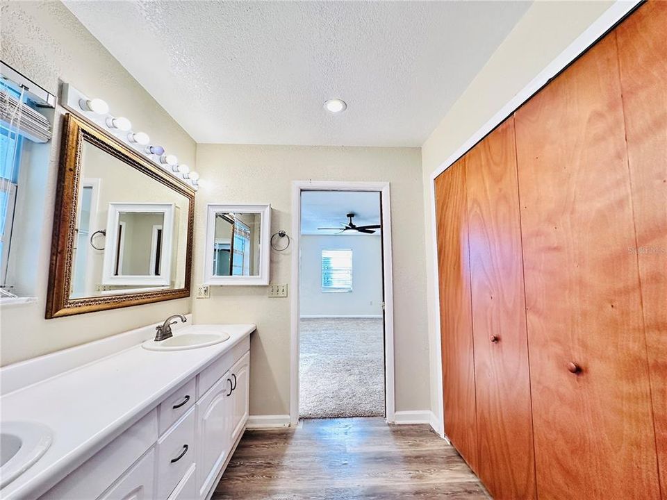 Active With Contract: $575,000 (6 beds, 4 baths, 2926 Square Feet)