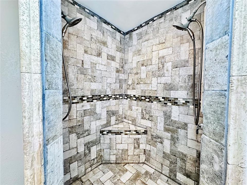 Active With Contract: $575,000 (6 beds, 4 baths, 2926 Square Feet)