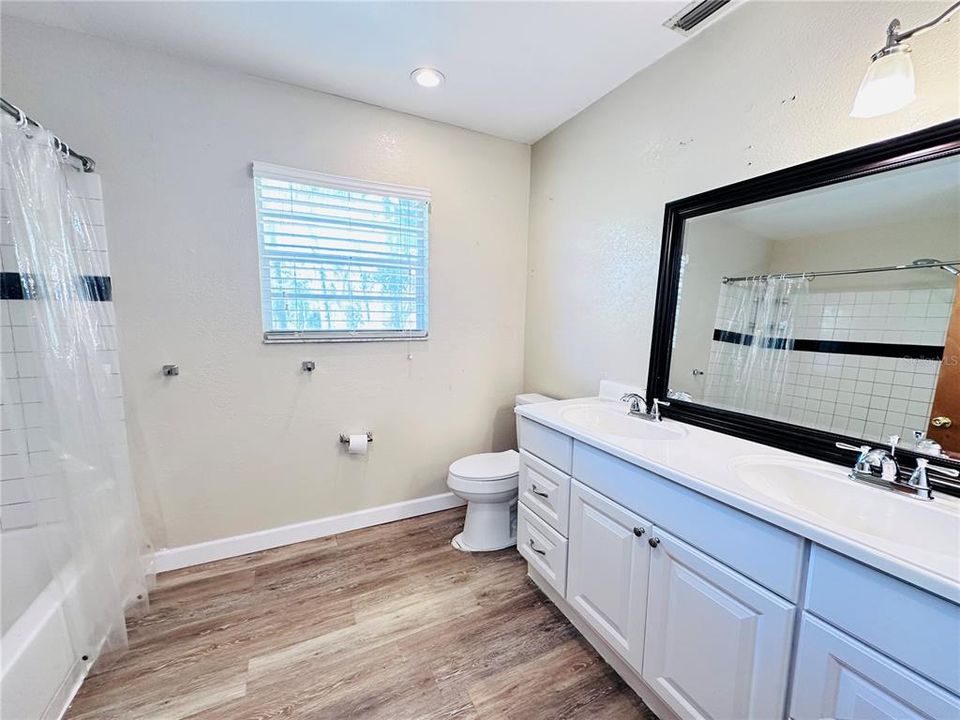 Active With Contract: $575,000 (6 beds, 4 baths, 2926 Square Feet)