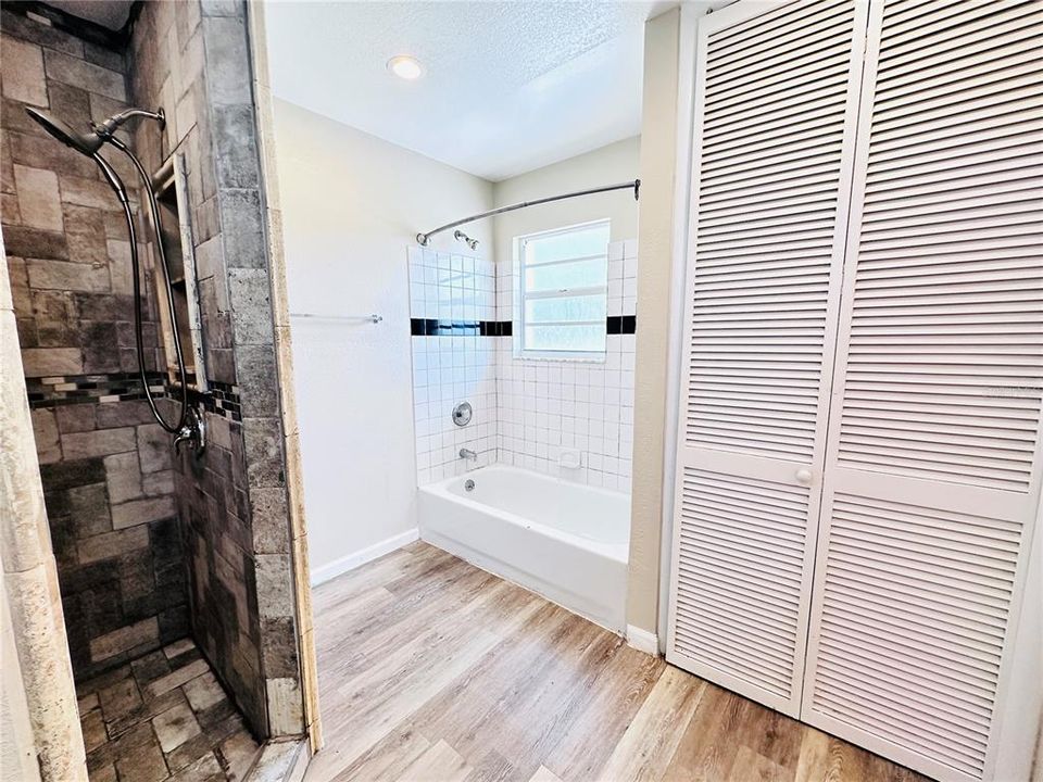 Active With Contract: $575,000 (6 beds, 4 baths, 2926 Square Feet)