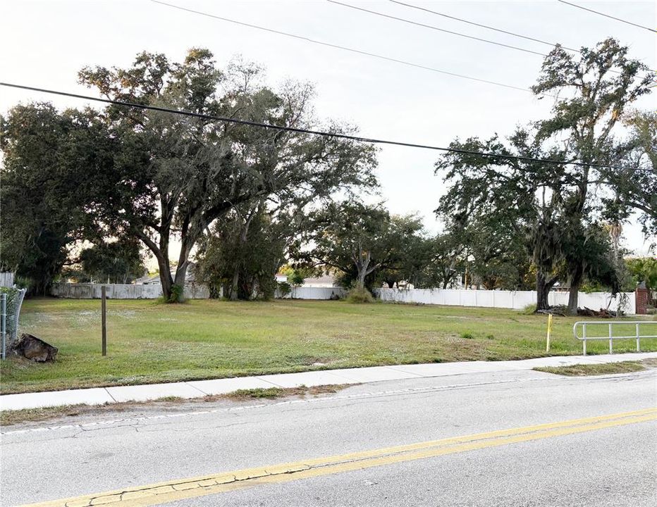 На продажу: $219,000 (0.69 acres)