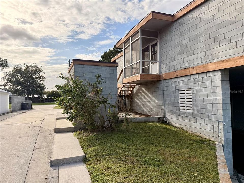 Active With Contract: $299,900 (3 beds, 0 baths, 1280 Square Feet)