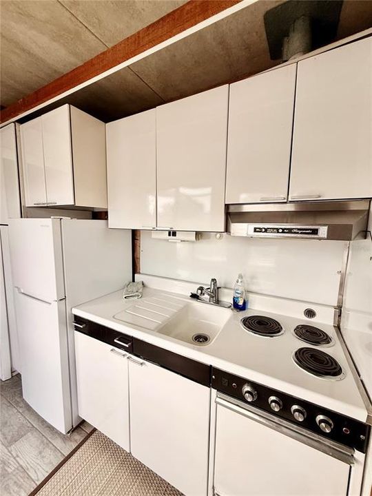 Active With Contract: $299,900 (3 beds, 0 baths, 1280 Square Feet)